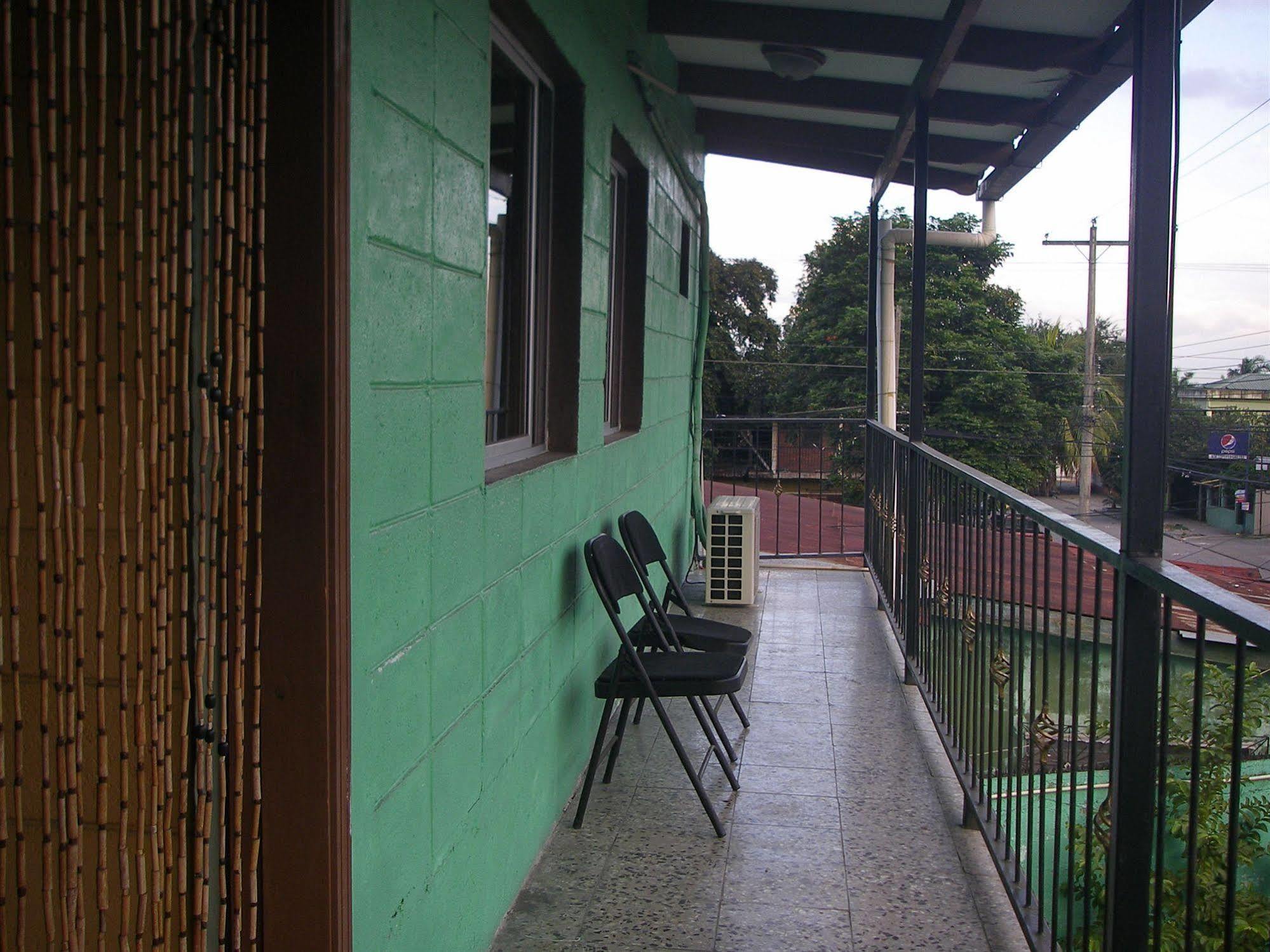 Guesthouse Dos Molinos B&B San Pedro Sula Exterior photo